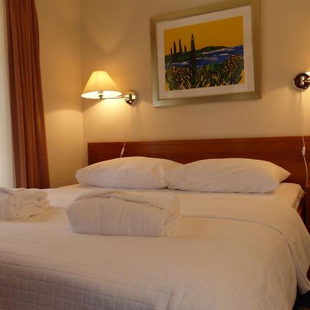 Apartments Punta Veli Losinj Luaran gambar
