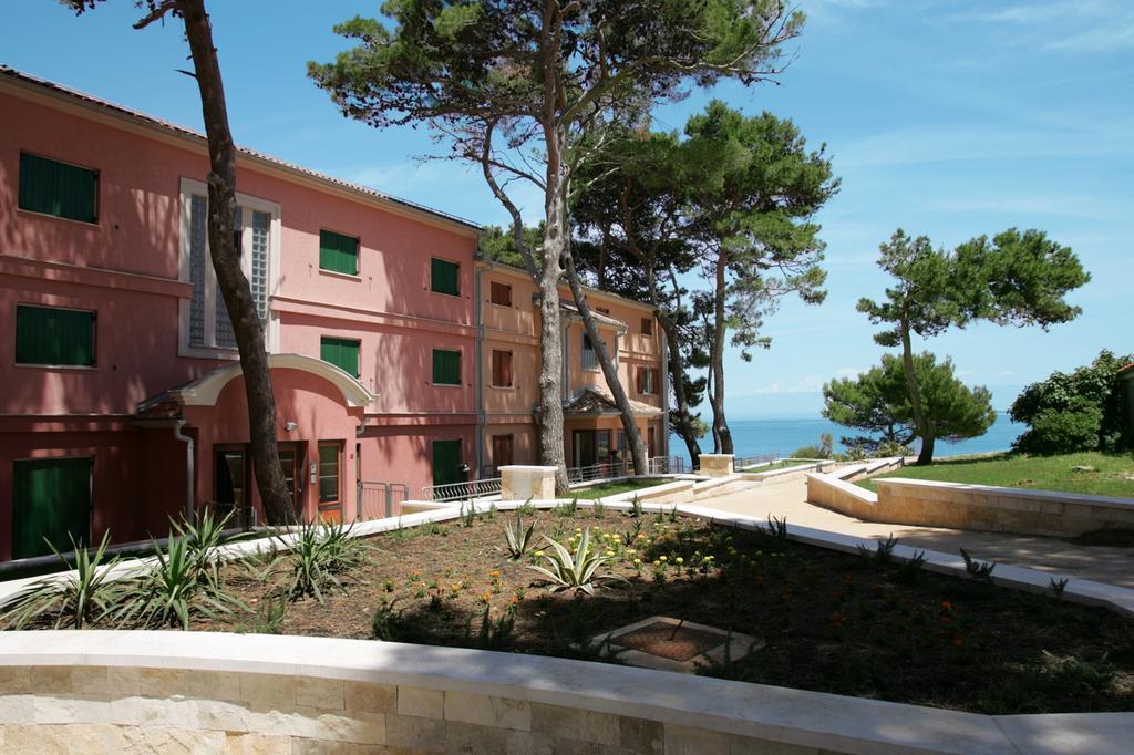 Apartments Punta Veli Losinj Luaran gambar